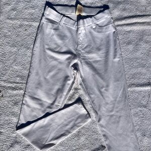 Woman’s White Slim Fit Pants